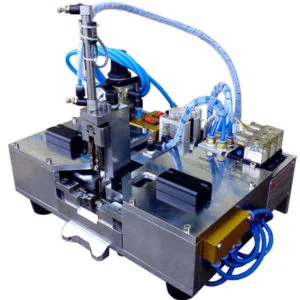 Τοποθετήστε το εσωτερικό καλώδιο στη θήκη νυχιών από πλαστικό σύρμα